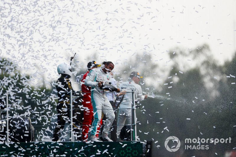 Hamilton faz a festa no Mexico