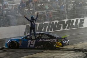 Race winner Martin Truex Jr., Joe Gibbs Racing, Toyota Camry Auto Owners Insurance