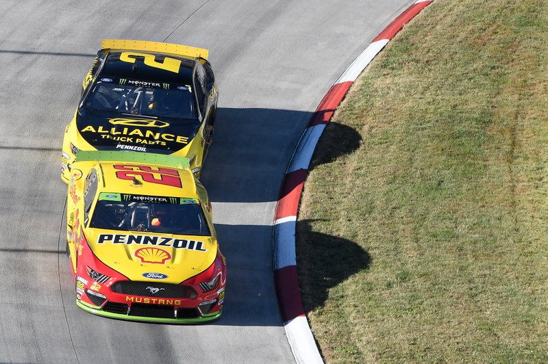 Joey Logano, Team Penske, Ford Mustang Shell Pennzoil, Brad Keselowski, Team Penske, Ford Mustang Alliance Truck Parts