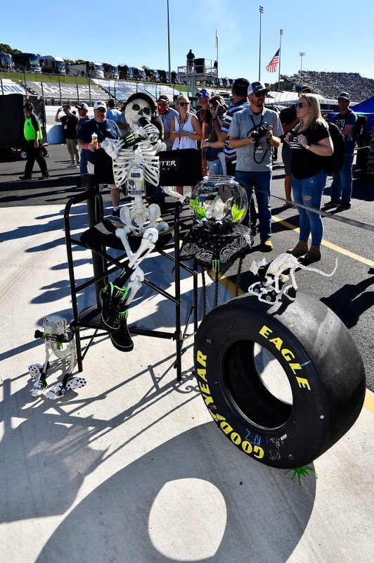 Monster Energy pit box guests