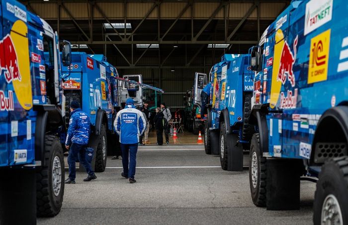 Verificaciones en Paul Ricard antes del embarque del Dakar 2020
