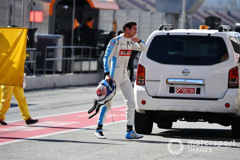 Nicholas Latifi, Williams Racing, rentre au stand après un problème en piste