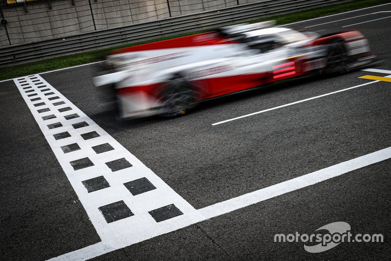 Этап WEC в Шанхае. Прототип Toyota экипажа Конвей-Кобаяши-Лопес