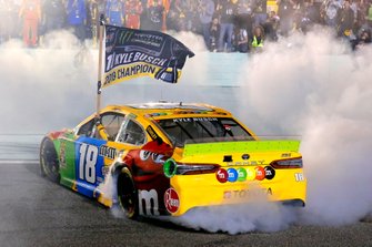 Race winner and Champion Kyle Busch, Joe Gibbs Racing, Toyota Camry M&M'