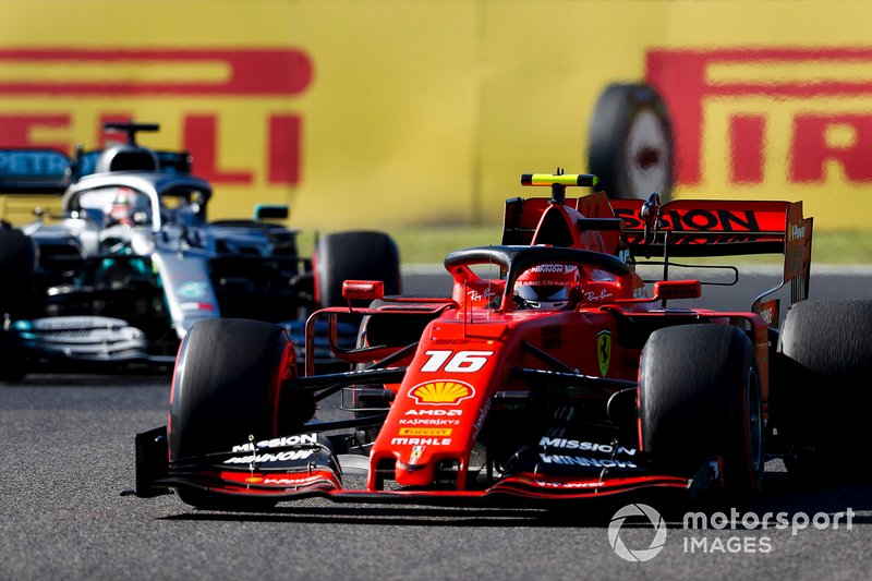 Charles Leclerc, Ferrari SF90 e Lewis Hamilton, Mercedes AMG F1 W10