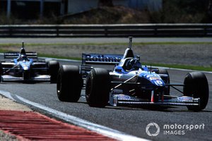 Damon Hill, Williams FW18 Renault leads Jacques Villeneuve, Williams FW18 Renault