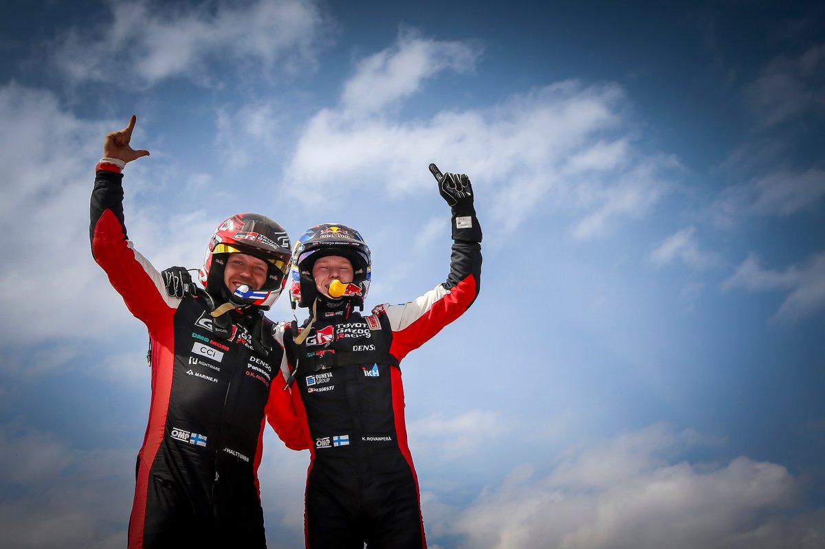 Les vainqueurs Kalle Rovanperä et Jonne Halttunen