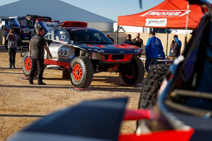 #204 Team Audi Sport Audi: Stephane Peterhansel, Edouard Boulanger