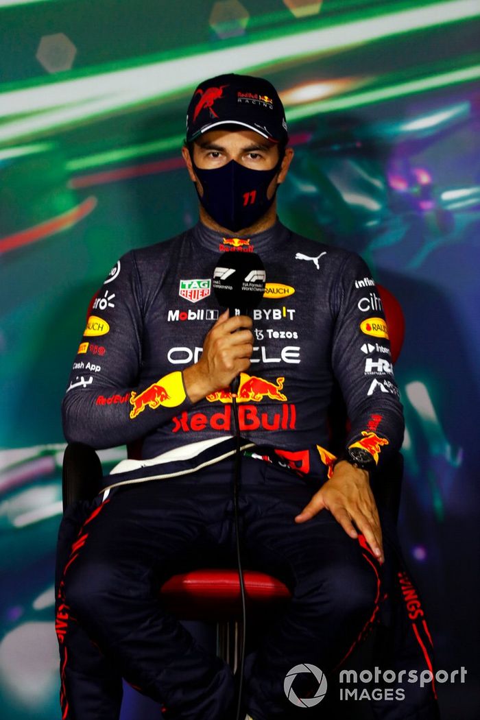 El piloto Sergio Pérez, de Red Bull Racing, en la rueda de prensa
