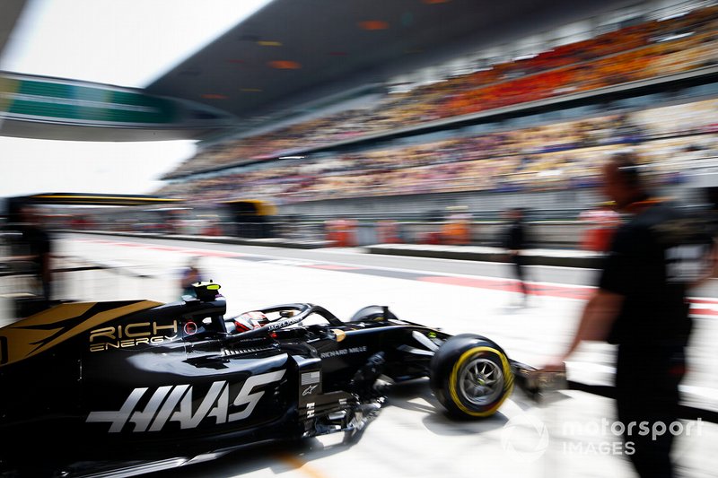 Kevin Magnussen, Haas F1 Team VF-19, leaves the garage