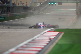 Crash voor Alexander Albon, Toro Rosso STR14