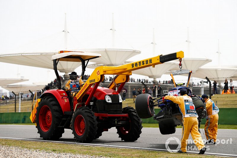 Marshals remove the damaged car of Alexander Albon, Toro Rosso STR14, from the circuit after his crash during practice 3