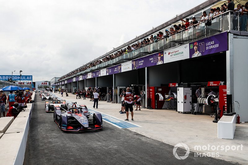 Robin Frijns, Envision Virgin Racing, Audi e-tron FE05, lascia i box dopo la bandiera rossa