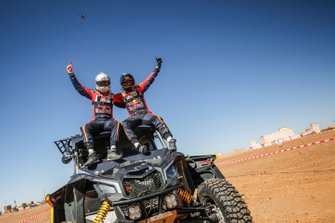 Yarış galibi SxS #200 CAN-AM: Nasser Al-Attiyah, Matthieu Baumel