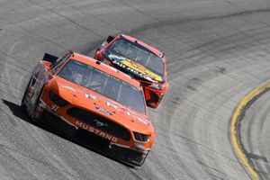 Daniel Suarez, Stewart-Haas Racing, Ford Mustang Arris, Martin Truex Jr., Joe Gibbs Racing, Toyota Camry Bass Pro Shops