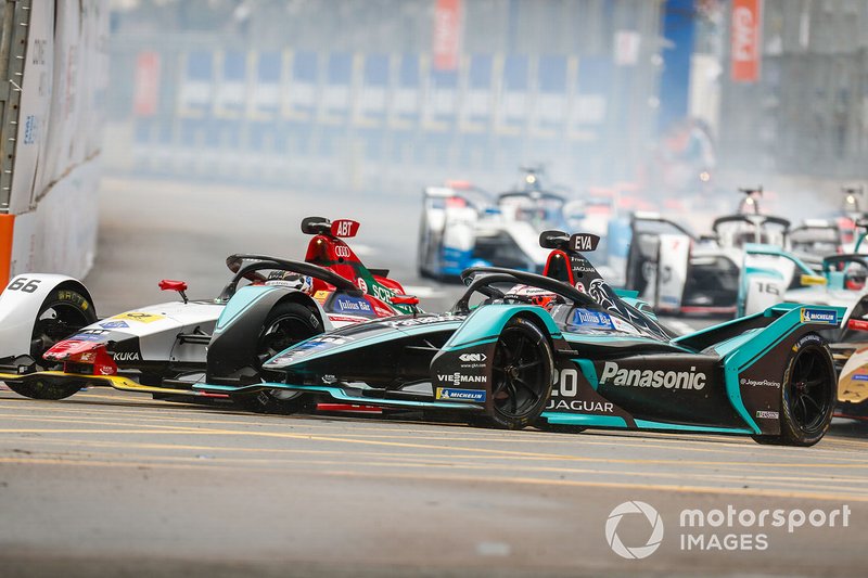 Daniel Abt luchando con Mitch Evans