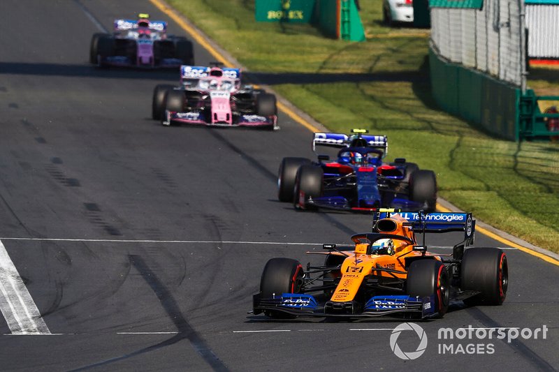 Lando Norris, McLaren MCL34, Alexander Albon, Toro Rosso STR14 y Sergio Perez, Racing Point RP19