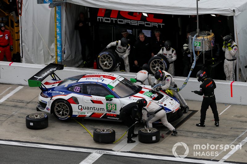 #99 NGT Motorsport Porsche 911 GT3 R, GTD: Juergen Haering, Sven Muller, Klaus Bachler, Steffen Goerig, Alfred Renauer, Pit Stop