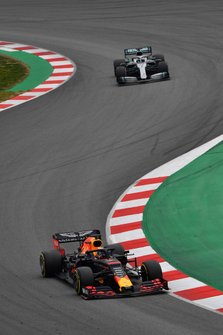 Max Verstappen, Red Bull Racing RB15 et Valtteri Bottas, Mercedes-AMG F1 W10