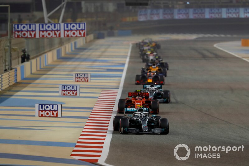 vValtteri Bottas, Mercedes AMG W10, precede Charles Leclerc, Ferrari SF90, e Lewis Hamilton, Mercedes AMG F1 W10