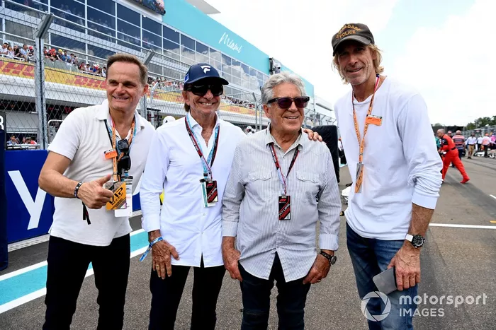 Emerson Fittipaldi y Mario Andretti con Michael Bay