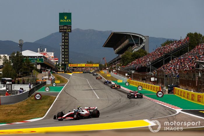 Mick Schumacher, Haas VF-22, Valtteri Bottas, Alfa Romeo C42, Daniel Ricciardo, McLaren MCL36 