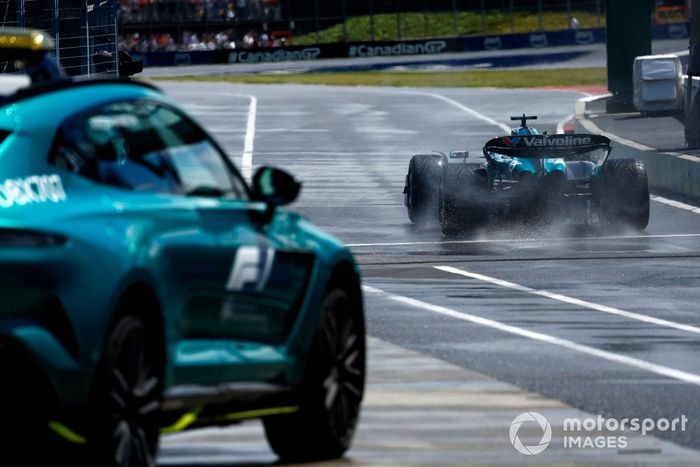 Lance Stroll, Aston Martin AMR24, sale del pit lane