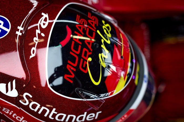 Carlos Sainz, Scuderia Ferrari, detalle del casco