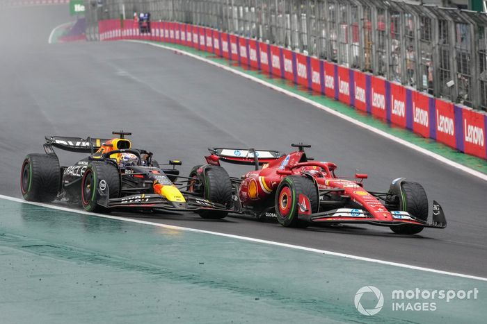Charles Leclerc, Ferrari SF-24, lucha con Max Verstappen, Red Bull Racing RB20