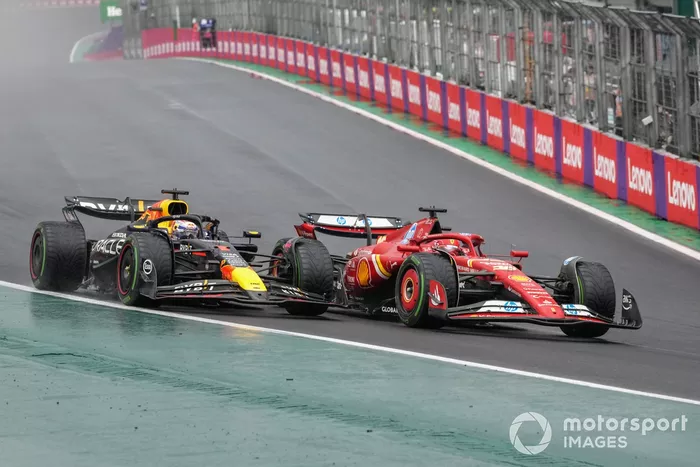 Charles Leclerc, Ferrari SF-24, lucha con Max Verstappen, Red Bull Racing RB20