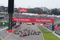 Nico Rosberg, Mercedes AMG F1 W07 Hybrid leads at the start of the race