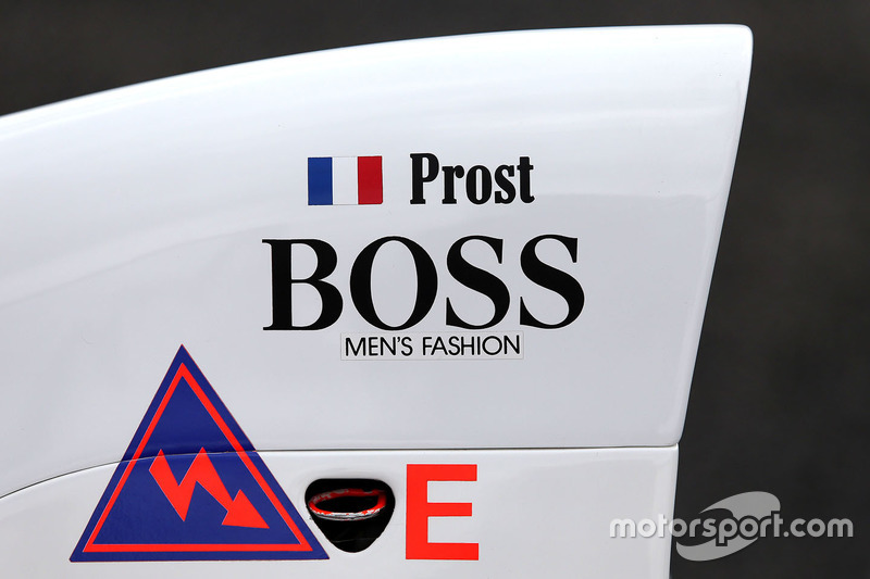 Stoffel Vandoorne,tercer piloto, McLaren F1 Team conduce el 1989 McLaren MP4/5 de Alain Prost