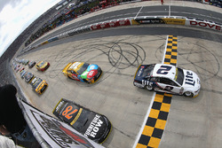 Départ: Brad Keselowski, Team Penske Ford mène