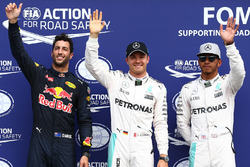 Polesitter Nico Rosberg, Mercedes AMG F1, second place Lewis Hamilton, Mercedes AMG F1, third place