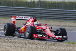 Sebastian Vettel, Ferrari 2017 Pirelli'leri test ediyor