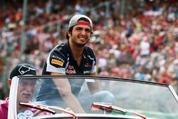 Carlos Sainz Jr., Scuderia Toro Rosso en el desfile de pilotos