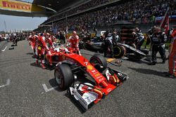 Kimi Raikkonen, Ferrari SF16-H on the grid