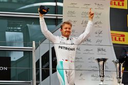Podium : le vainqueur Nico Rosberg, Mercedes AMG F1 Team