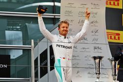 Podium: winner Nico Rosberg, Mercedes AMG F1 Team