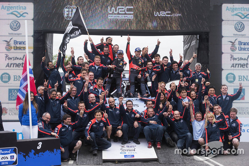 Winners Hayden Paddon, John Kennard, Hyundai Motorsport
