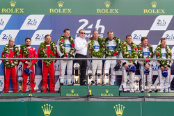 LMGTE-Pro-Podium: 1. #68 Ford Chip Ganassi Racing, Ford GT: Joey Hand, Dirk Müller, Sébastien Bourda