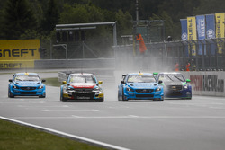 Tom Chilton, Sébastien Loeb Racing, Citroën C-Elysée WTCC; Tom Blomqvist (GBR) BMW Team RBM, BMW M4