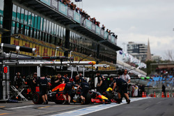 Daniel Ricciardo, Red Bull Racing RB12 in the pitlane