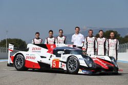 #5 Toyota Racing Toyota TS050 Hybrid: Anthony Davidson, Sébastien Buemi, Kazuki Nakajima, Alexander Wurz, Mike Conway, Stephane Sarrazin et Kamui Kobayashi