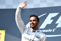 Podium : le vainqueur Lewis Hamilton, Mercedes AMG F1