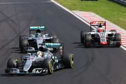 Lewis Hamilton, Mercedes AMG F1 W07 Hybrid leads team mate Nico Rosberg, Mercedes AMG F1 W07 Hybrid