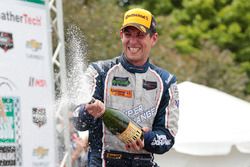 Le podium GTD : le vainqueur Jeroen Bleekemolen