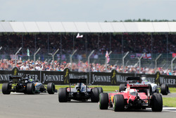 Fernando Alonso, McLaren MP4-31 (Centre)