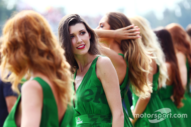 Grid girls on the drivers parade