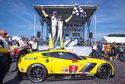 Les vainqueurs #3 Corvette Racing Chevrolet Corvette C7.R: Antonio Garcia, Jan Magnussen